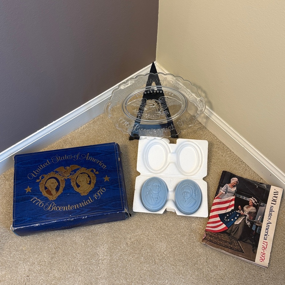 Vintage AVON USA Bicentennial Soap Plate 1776-1976 w/box & Avon Pamphlet NWT